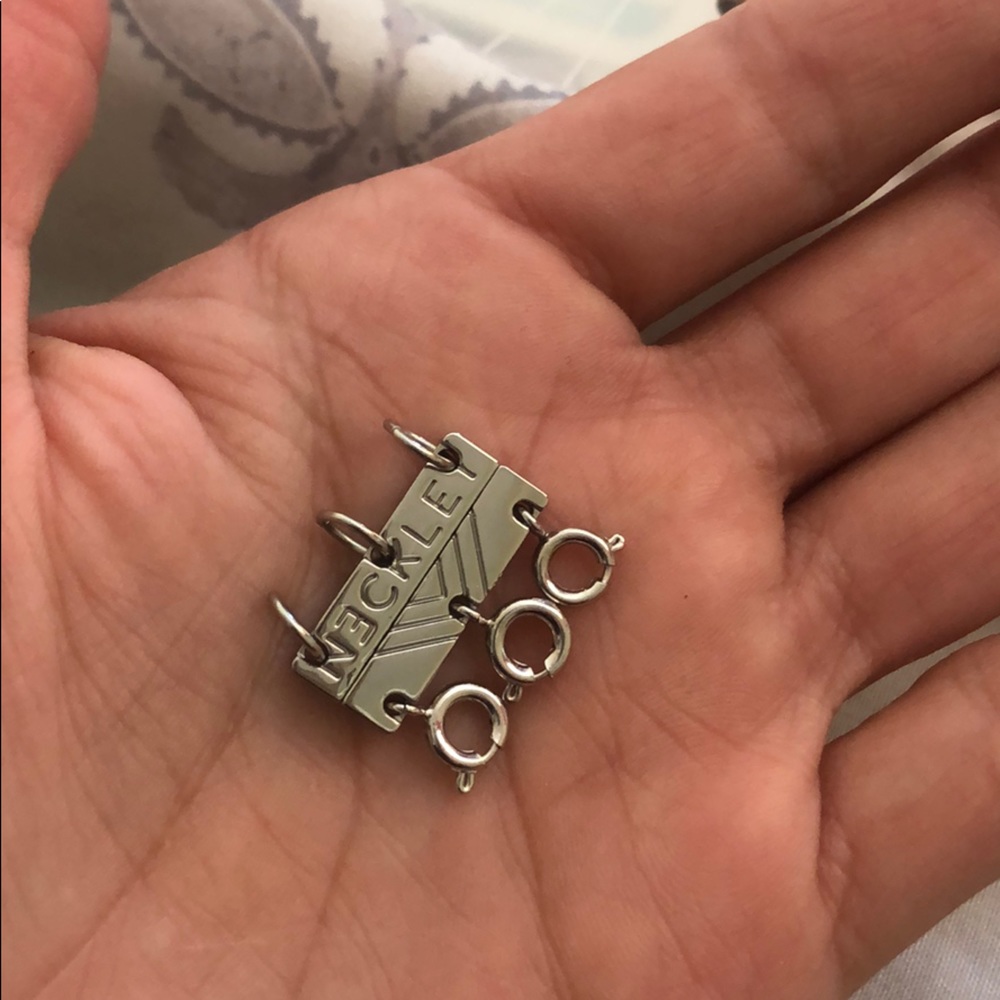 Necklet 3 clasp